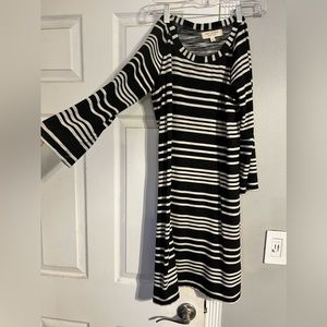 Max studio long sleeve dress